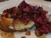 Salat von gebratenem Radicchio und Ziegenkäse-Birnen-Päckchen - Rezept