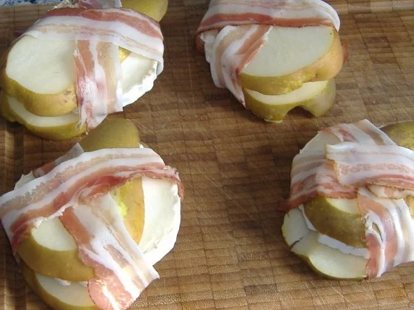 Rezept: Salat von gebratenem Radicchio und Ziegenkäse-Birnen-Päckchen Bild Nr. 3 Salat von gebratenem Radicchio und Ziegenkäse-Birnen-Päckchen - Rezept - Bild Nr. 3