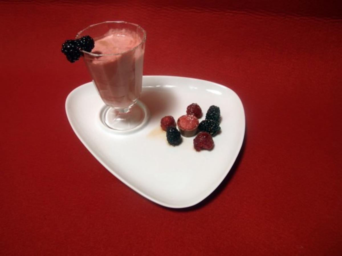 Himbeercreme mit Himbeeren und Zucker - Rezept mit Bild - kochbar.de