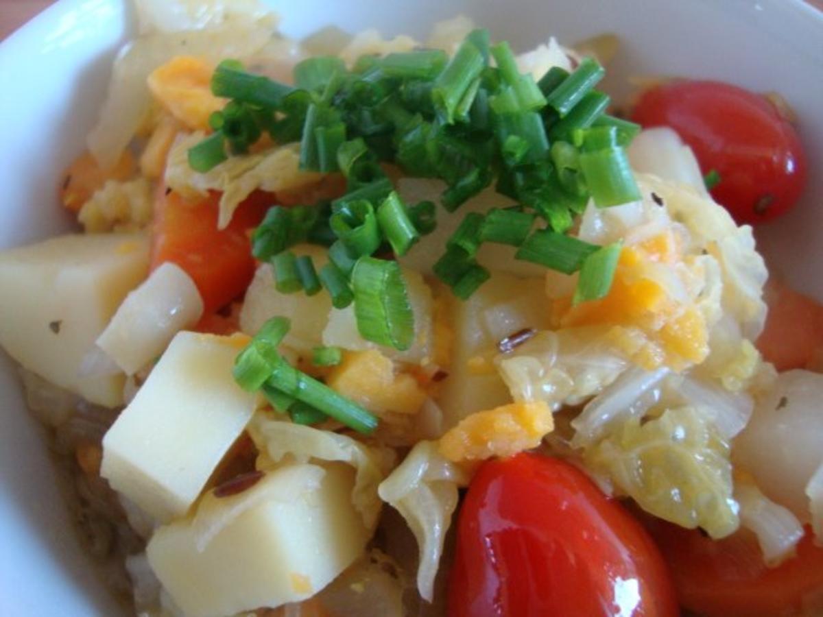 Wirsing - Gemüse &amp;quot;Gulasch&amp;quot; mit Balsamicosauce - Rezept - kochbar.de