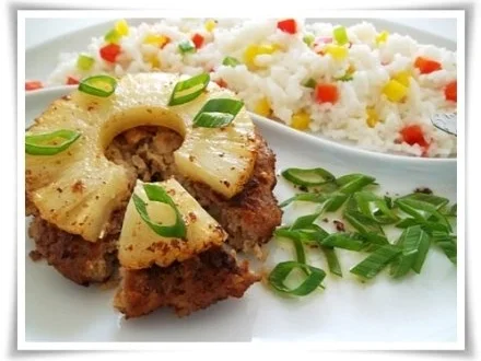 Saftiges Hacksteak mit Ananasscheibe bedeckt - Rezept - Bild Nr. 2