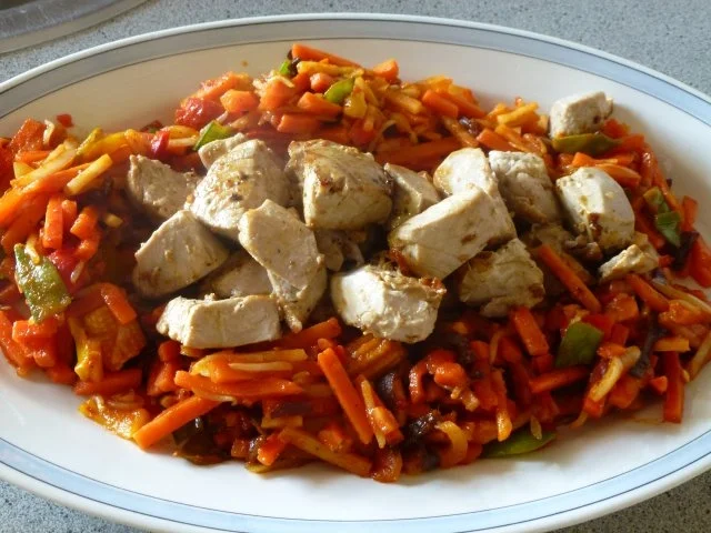 Thunfischwürfel im Wokgemüse-Bett - Rezept