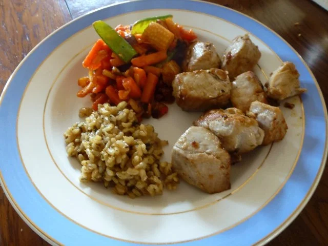 Thunfischwürfel im Wokgemüse-Bett - Rezept - Bild Nr. 2