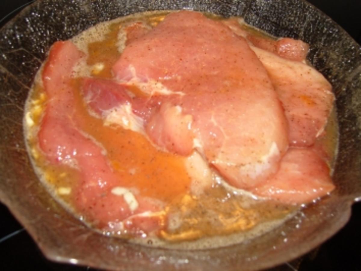 Schweineschnitzel mit einem Hauch von Knoblauch á Mama - Rezept