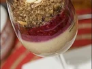 Mandelcreme mit karamelisierten Himbeeren und Mandelcrumble - Rezept