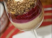 Mandelcreme mit karamelisierten Himbeeren und Mandelcrumble - Rezept