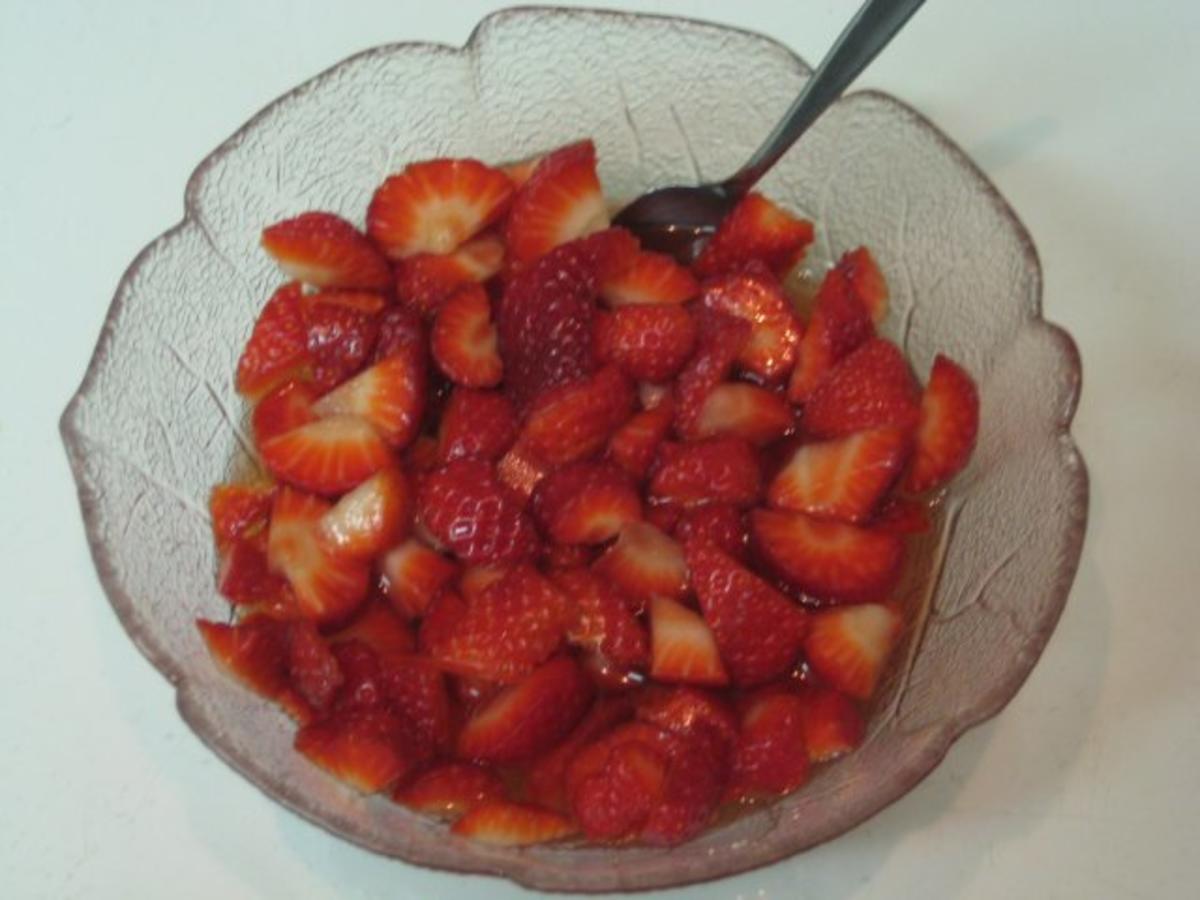 Erdbeer-Sorbet mit Erdbeersalat - Rezept - Bild Nr. 12