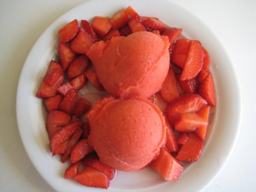 Erdbeer Sorbet mit Erdbeersalat - einfach - von strammermax