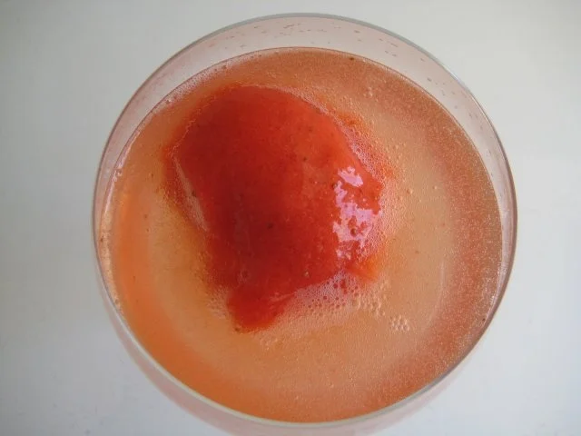 Erdbeer-Sorbet badet in Prosecco - Rezept - Bild Nr. 4
