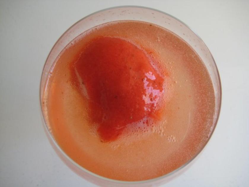 Erdbeer Sorbet badet in Prosecco - schnell &amp; einfach - von strammermax