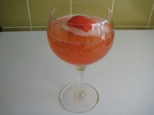 Erdbeer-Sorbet badet in Prosecco - Rezept - Bild Nr. 3
