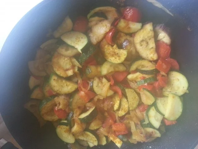 Rezept: Mediteranes Gemüse aus dem Wok mit Salzkartoffeln für Veganer Bild Nr. 3 Mediteranes Gemüse aus dem Wok mit Salzkartoffeln für Veganer - Rezept - Bild Nr. 3