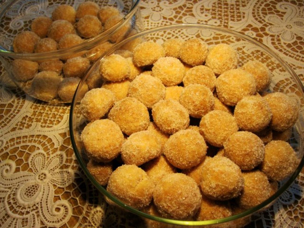 Butterkugeln mit Kokosflocken und Mandeln Rezept für 96 Stück - einfach ... Butterkugeln mit Kokosflocken und Mandeln Rezept für 96 Stück - einfach ...