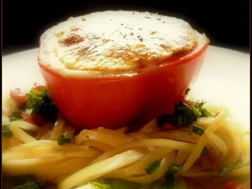 Rezept: Gefüllte Paprika im Nudelnest Gefüllte Paprika im Nudelnest - Rezept