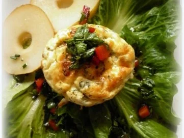 Ziegenkäse-Törtchen mit Birne und Kräuter-Vinaigrette - Rezept - Bild Nr. 2