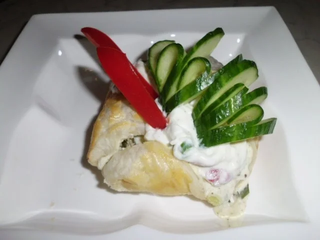 Rezept: Chili-Knoblauch Creme auf Blätterteig Chili-Knoblauch Creme auf Blätterteig - Rezept