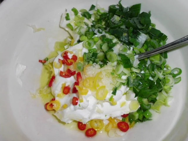 Rezept: Chili-Knoblauch Creme auf Blätterteig Bild Nr. 3 Chili-Knoblauch Creme auf Blätterteig - Rezept - Bild Nr. 3