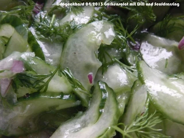 Rezept: Gurkensalat mit Dill und Senfdressing Bild Nr. 2 Gurkensalat mit Dill und Senfdressing - Rezept - Bild Nr. 2
