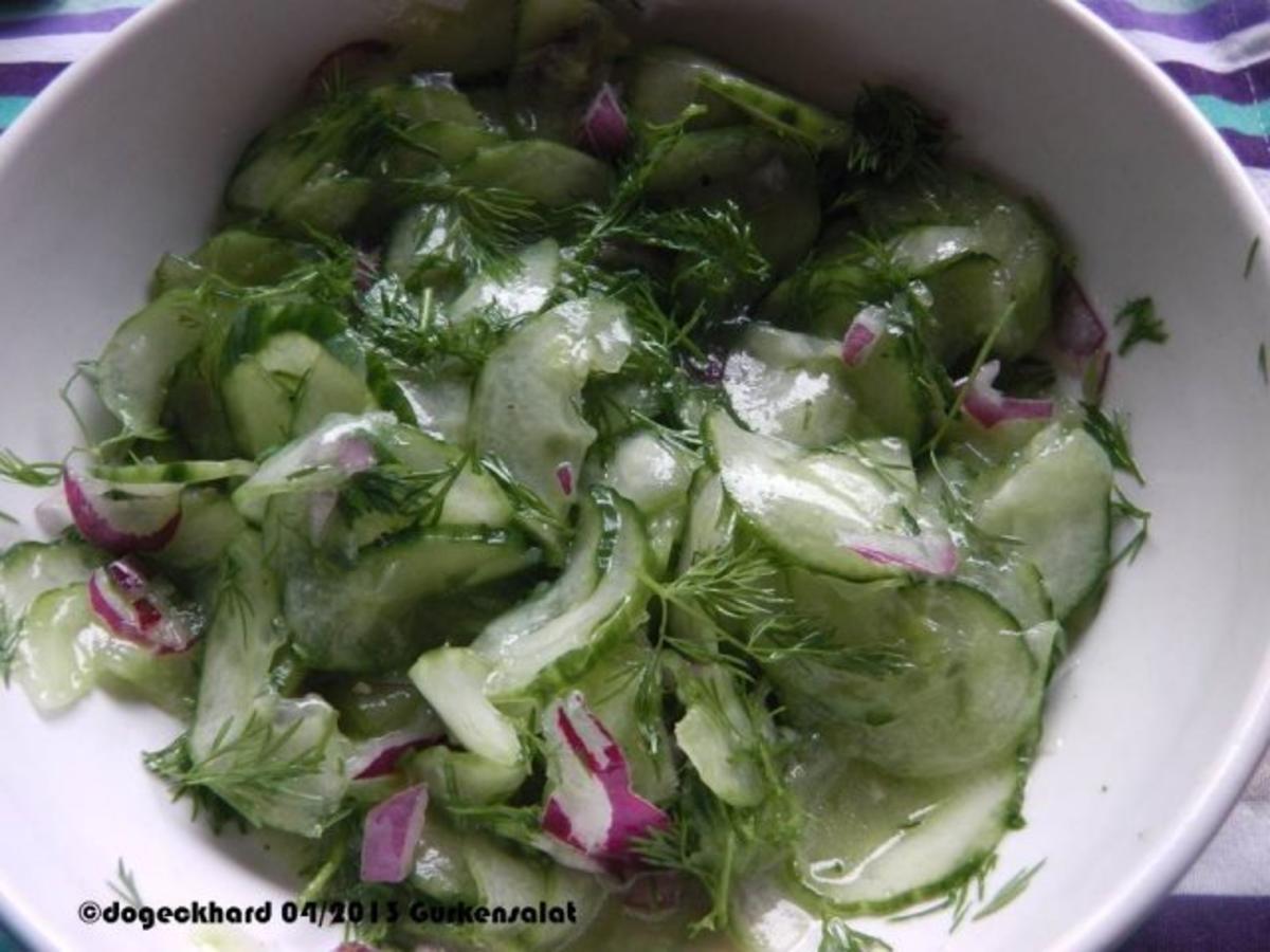 Gurkensalat mit Dill und Senfdressing - Rezept