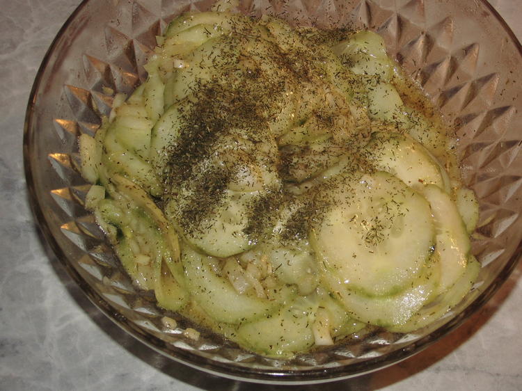 Gurkensalat mit Dill und Senfdressing - schnell &amp; einfach - von dogeckhard