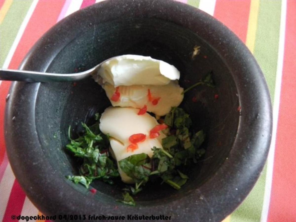 Chili-Kräuterbutter mit "sauren" Kräutern - Rezept Eingereicht von
dogeckhard