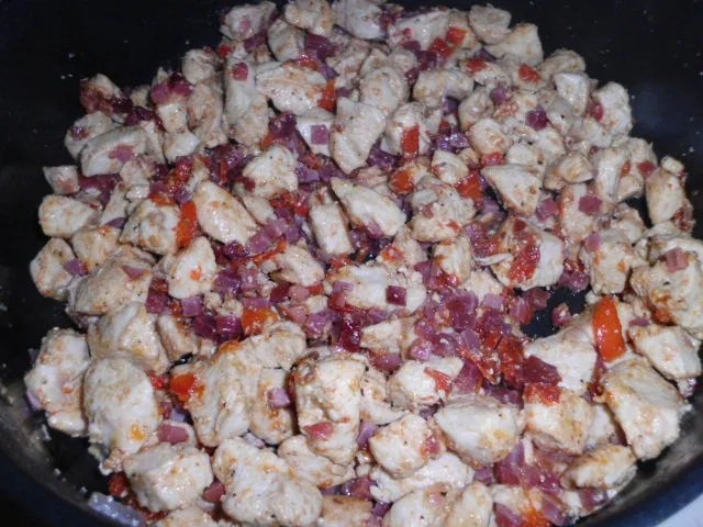 Hähnchenbrustfilet in Käse-Schinken-Basilikum Sauce, dazu Nudeln - Rezept - Bild Nr. 2