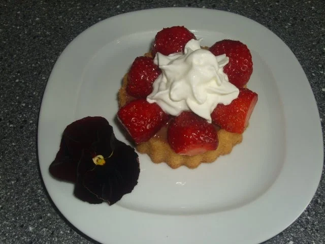 Die einfachsten Erdbeertörtchen der Welt - Rezept