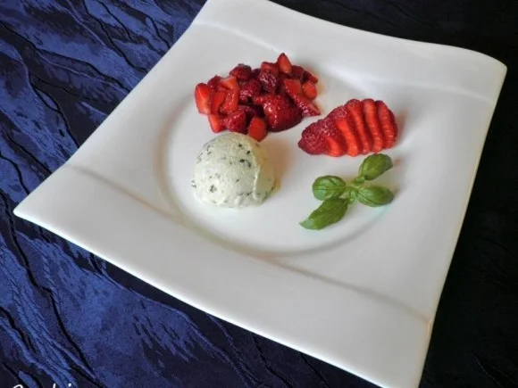 Basilikum - Eis an Balsamico - Erdbeeren - Rezept - Bild Nr. 2