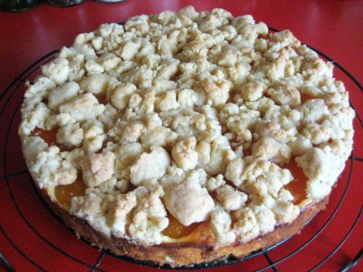 Käsekuchen - mit Aprikosen und Streusel - Rezept - kochbar.de