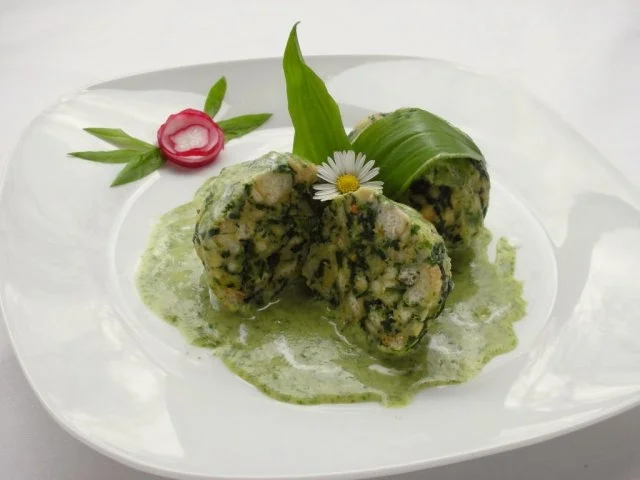 Spinatknödel mit Bärlauch-Gorgonzolasauce - Rezept