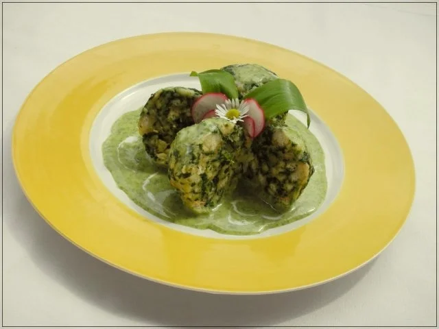 Spinatknödel mit Bärlauch-Gorgonzolasauce - Rezept - Bild Nr. 2