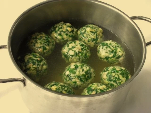 Spinatknödel mit Bärlauch-Gorgonzolasauce - Rezept - Bild Nr. 9