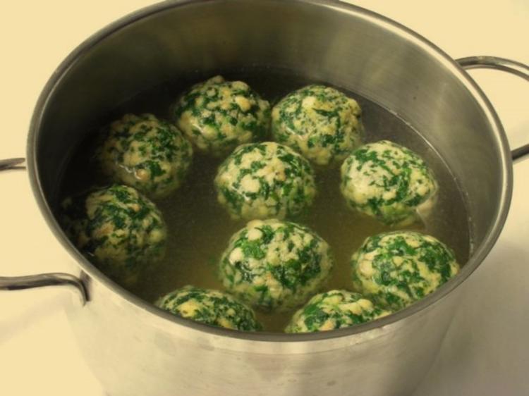 Spinatknödel mit Bärlauch-Gorgonzolasauce - Rezept - kochbar.de