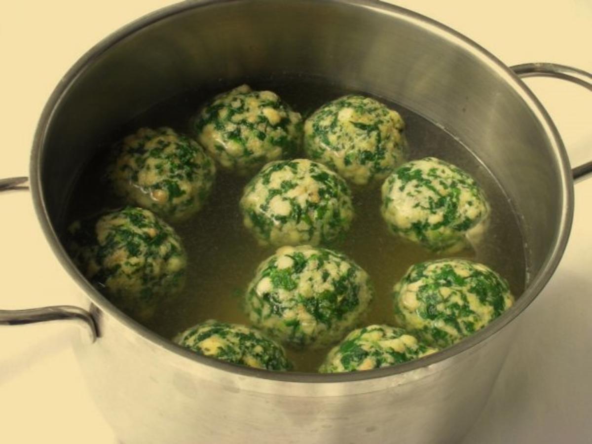 Spinatknödel mit Bärlauch-Gorgonzolasauce - Rezept - kochbar.de