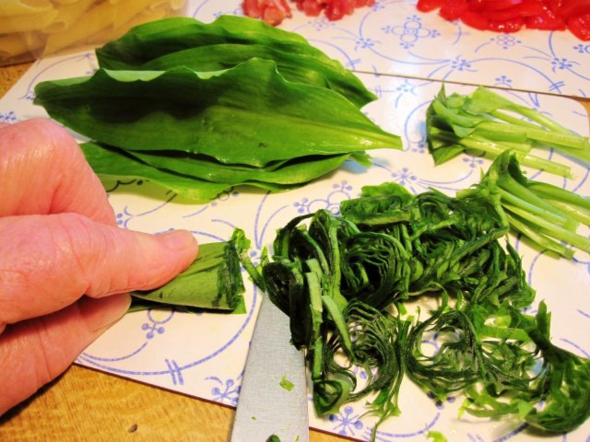 Bärlauch-Nudeln mit Schinken und Tomaten ... - Rezept - kochbar.de