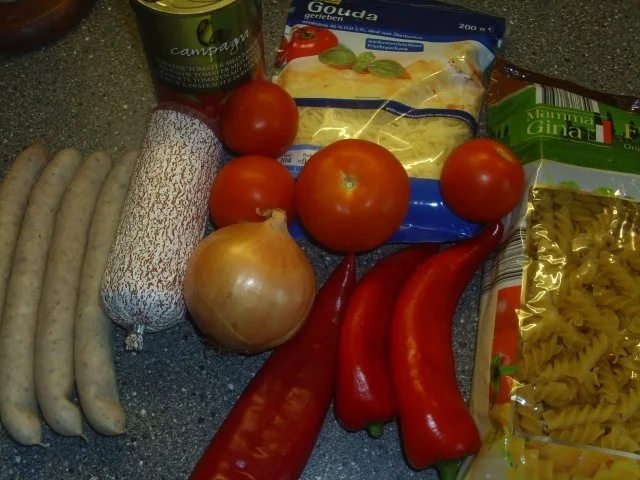 Rezept: Nudel-Wurst Auflauf Bild Nr. 2 Nudel-Wurst Auflauf - Rezept - Bild Nr. 2