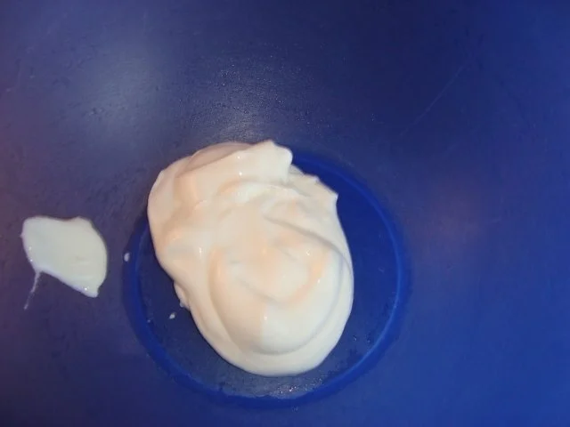 Kopfsalat mit Joghurt-Kräuter-Dressing - Rezept - Bild Nr. 2