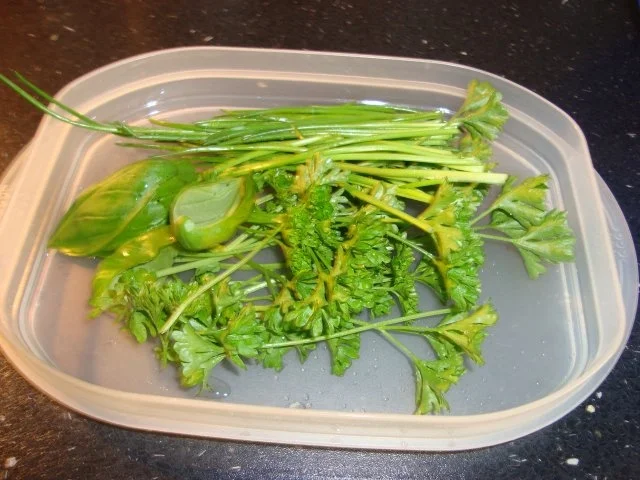 Kopfsalat mit Joghurt-Kräuter-Dressing - Rezept - Bild Nr. 3