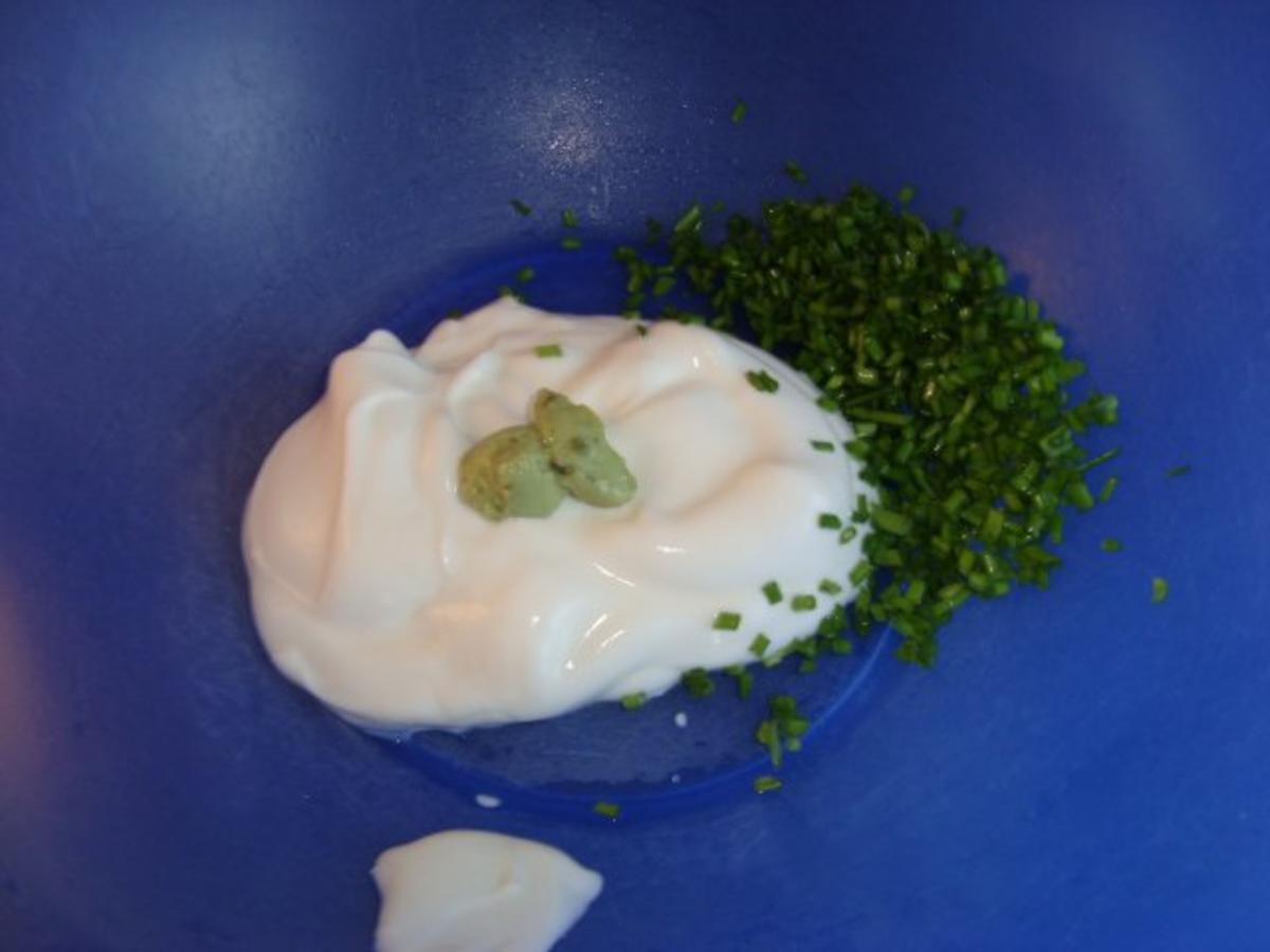Kopfsalat mit Joghurt-Kräuter-Dressing - Rezept - kochbar.de
