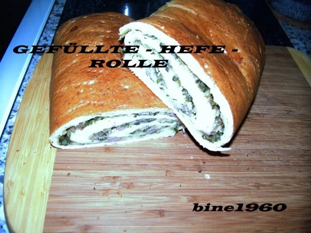 GEFÜLLTE  -  HEFE  -  ROLLE - Rezept