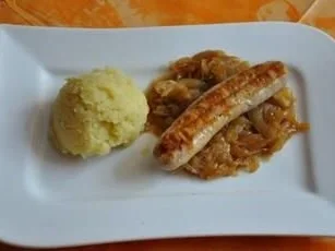 Rezept: Salsiccia mit Kartoffel-Olivenöl-Stampf und Balsamicozwiebeln Salsiccia mit Kartoffel-Olivenöl-Stampf und Balsamicozwiebeln - Rezept