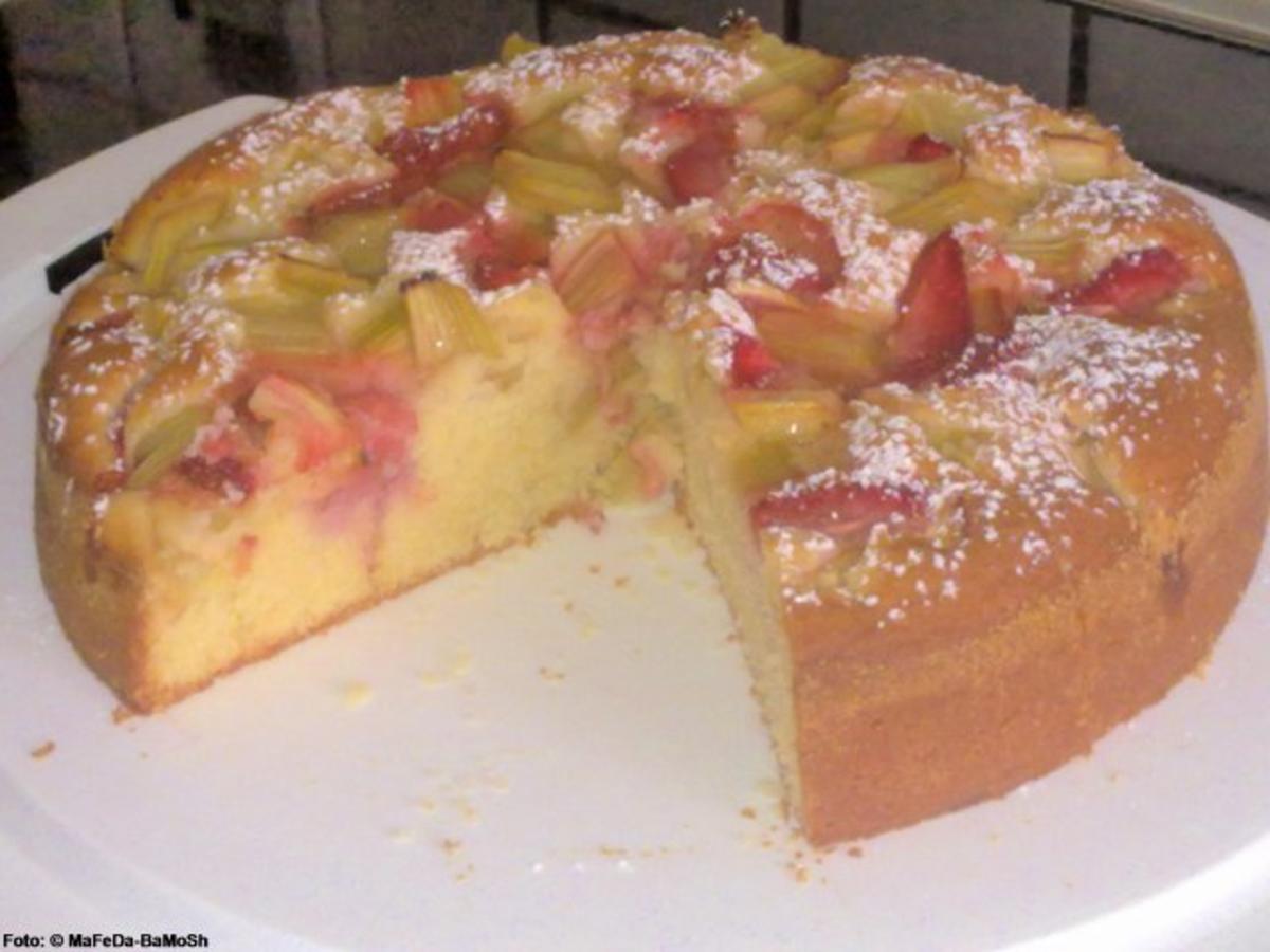 Bilder für Erdbeer-Rhabarber-Joghurtkuchen - Rezept