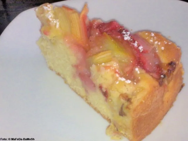 Rezept: Erdbeer-Rhabarber-Joghurtkuchen Bild Nr. 3 Erdbeer-Rhabarber-Joghurtkuchen - Rezept - Bild Nr. 3