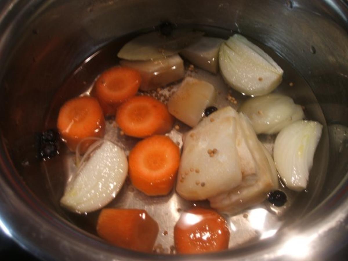 Fisch: Lachs-Frischkäse-Törtchen mit fränkischem Spargelsalat - Rezept - Bild Nr. 3