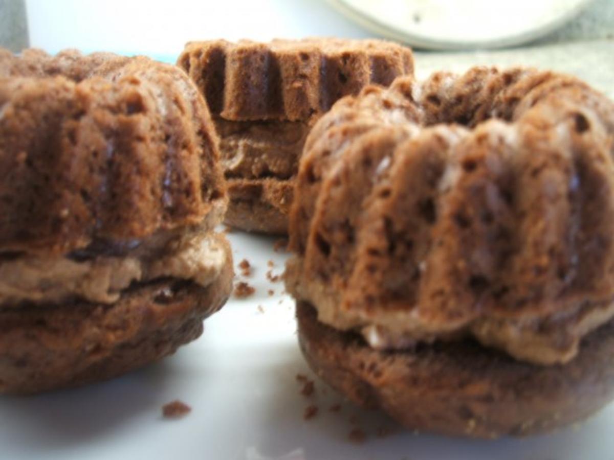 Dessert: Schokotörtchen aus Muffin-Teig mit Sahne-Rhabarber - Rezept - Bild Nr. 7