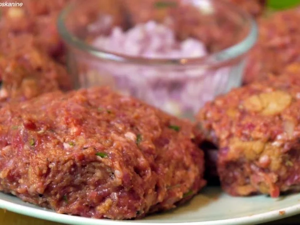 Rezept: Gyros-Bouletten in Ouzo-Rahm Bild Nr. 5 Gyros-Bouletten in Ouzo-Rahm - Rezept - Bild Nr. 5