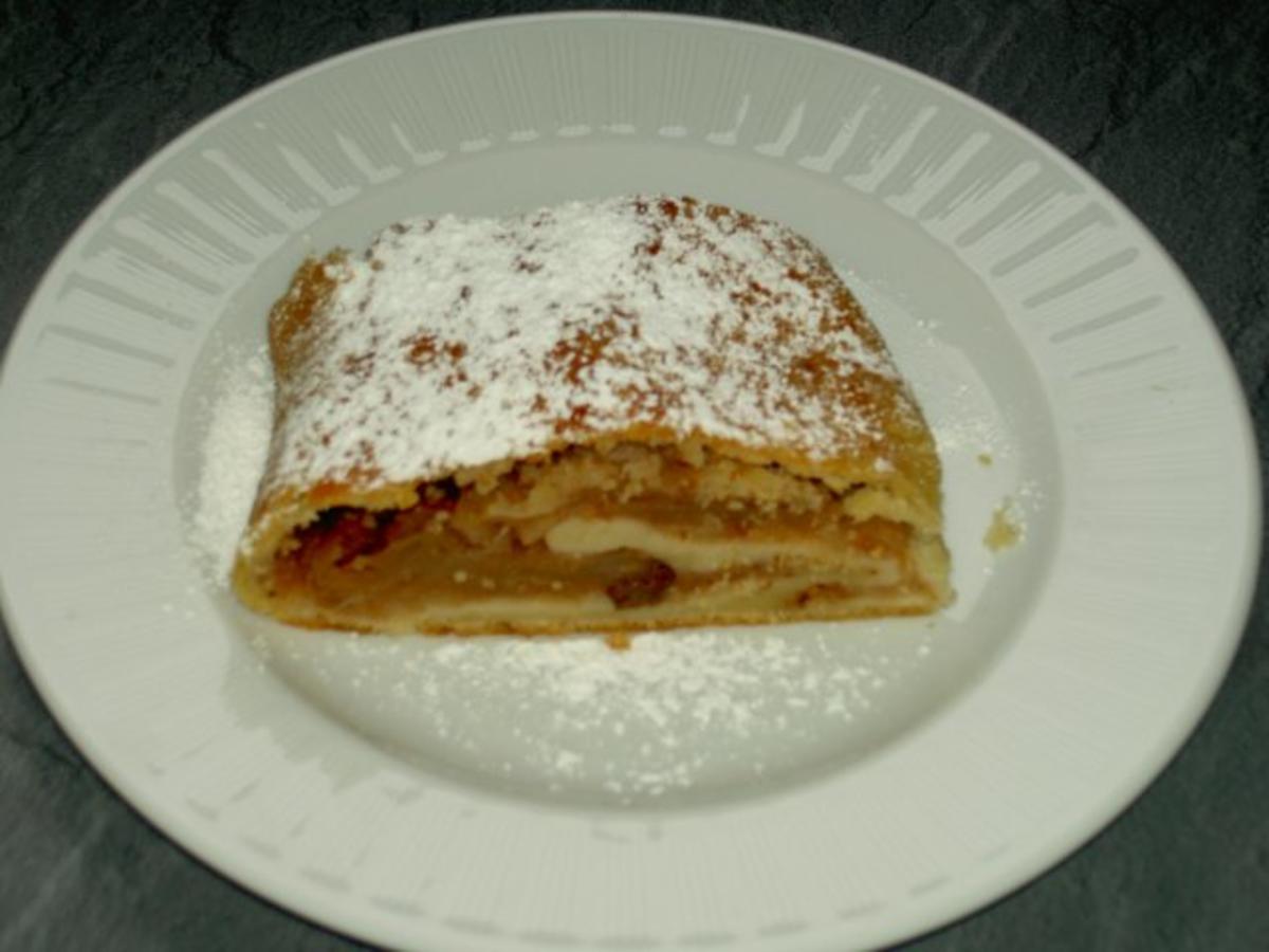 Apfelstrudel aus Topfenteig - Rezept mit Bild - kochbar.de