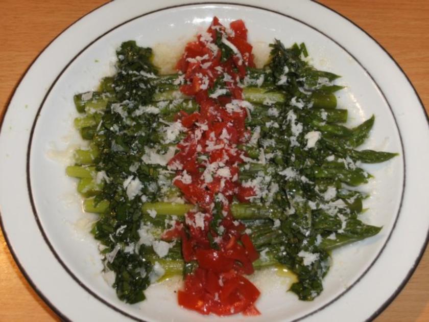 Gem Se Gr Ner Spargel Mit B Rlauch Vinaigrette Und R Ucherforelle Rezept Kochbar De