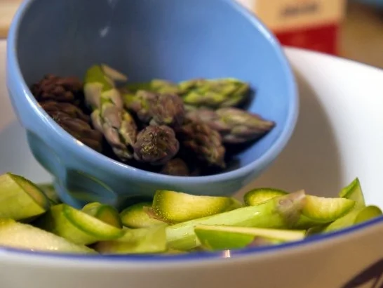 Rezept: Warmer Grüner-Spargel-Salat mit Mohn und Orangendressing Bild Nr. 4 Warmer Grüner-Spargel-Salat mit Mohn und Orangendressing - Rezept - Bild Nr. 4