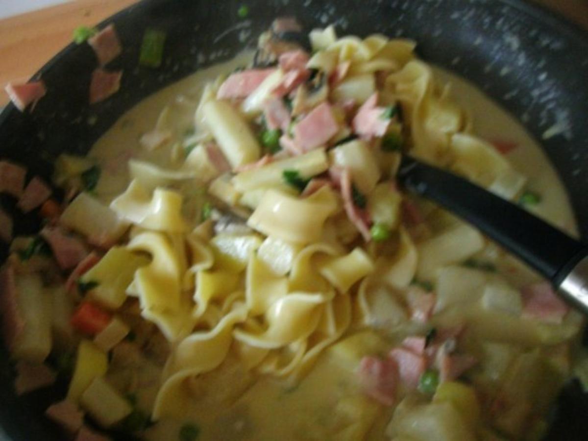 Bärlauch Fettucine in Gemüsiger Käsesoße - schnell &amp; einfach - 22 kcal/100g